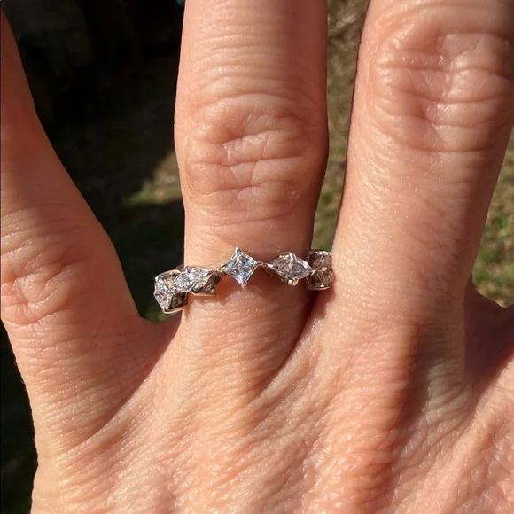 Elegant 925 Sterling Silver Diamond Ring - Picture 4 of 12